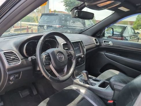 Used 2018 Jeep Grand Cherokee Altitude RWD image 8