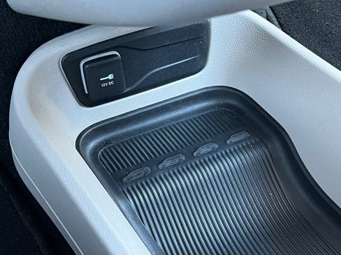 Used 2024 Chrysler Pacifica Touring-L FWD image 30