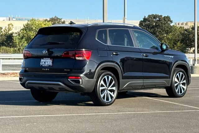 Certified 2022 Volkswagen Taos SE AWD/4WD image 4