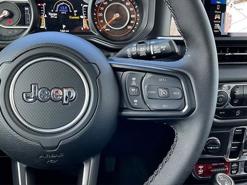 New 2025 Jeep Wrangler Rubicon w/ Technology Group image 23