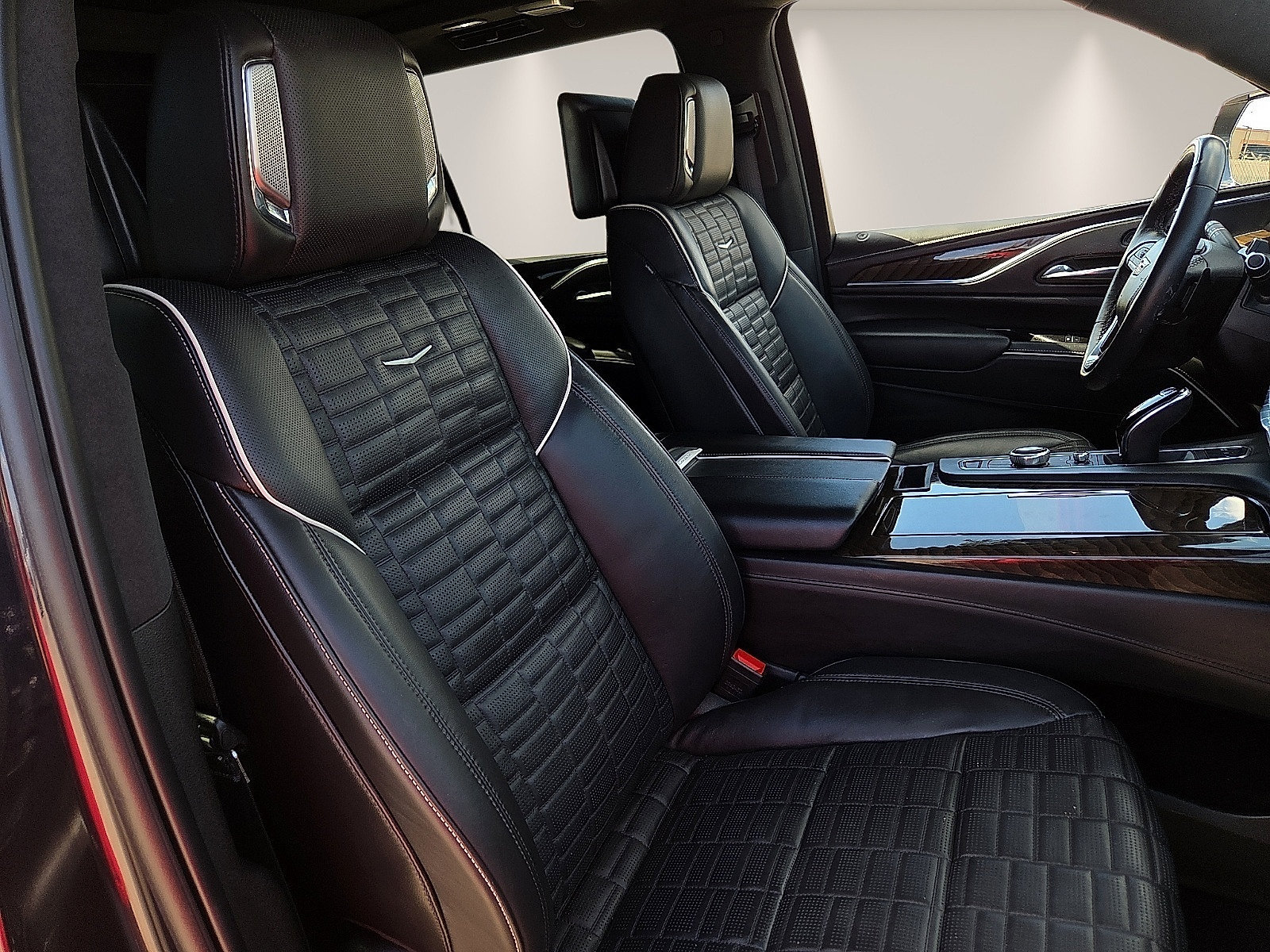 Used 2024 Cadillac Escalade ESV Sport Platinum w/ LPO, ONYX Package AWD/4WD image 8