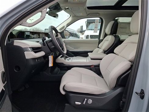 New 2026 Lincoln Navigator L Reserve image 6