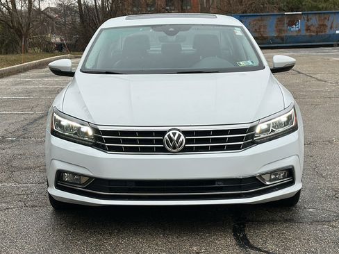 Used 2018 Volkswagen Passat 2.0T SEL Premium FWD image 3