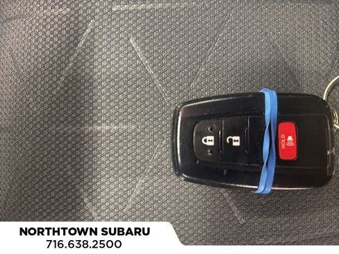 Used 2020 Toyota RAV4 XLE w/ Carpet Mat Package image 28