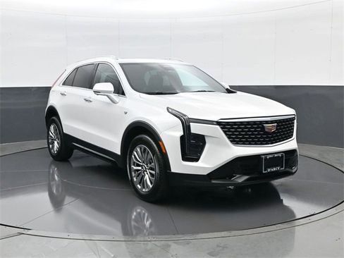 Used 2025 Cadillac XT4 Premium Luxury w/ Technology Package image 3