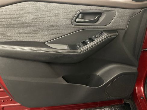 Used 2022 Nissan Rogue S image 15