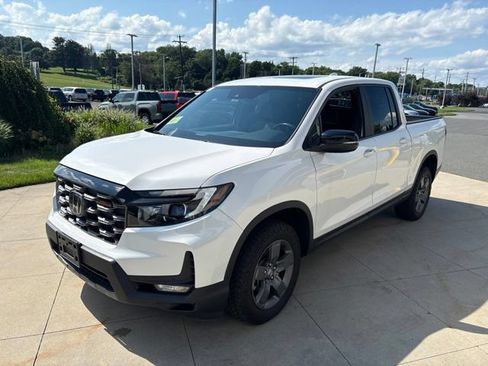 Used 2024 Honda Ridgeline TrailSport image 3