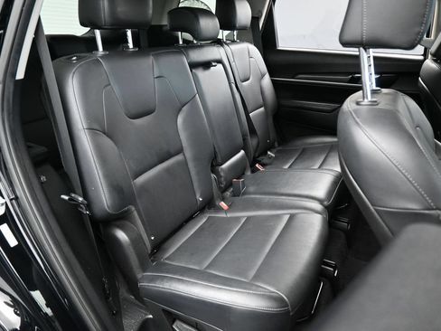 Used 2022 Kia Telluride LX FWD image 46