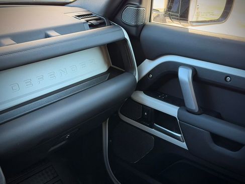 Used 2024 Land Rover Defender 110 X-Dynamic SE image 32