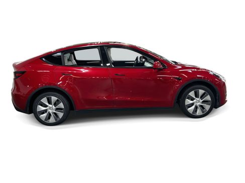 Certified 2023 Tesla Model Y Long Range AWD/4WD image 7