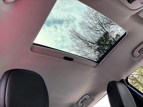 Used 2018 Jeep Renegade Limited w/ Advanced Technology Group FWD image 14