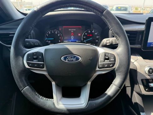 Used 2021 Ford Explorer XLT w/ Equipment Group 202A RWD image 12