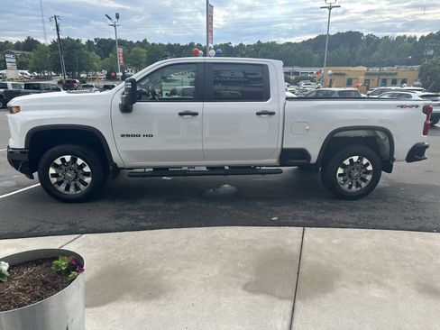 Used 2024 Chevrolet Silverado 2500 Custom w/ Custom Value Package AWD/4WD image 5