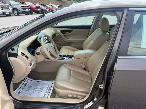 Used 2013 Nissan Altima 2.5 SL FWD image 10