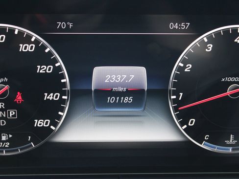 Used 2018 Mercedes-Benz E 400 4MATIC Sedan image 33