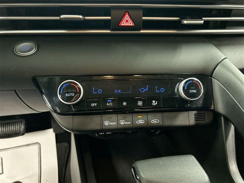 Used 2023 Hyundai Elantra SEL image 16