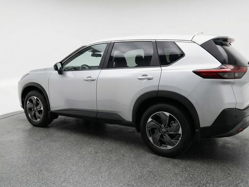 Used 2025 Nissan Rogue SV image 6