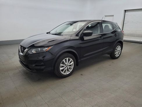 Used 2022 Nissan Rogue Sport S image 2
