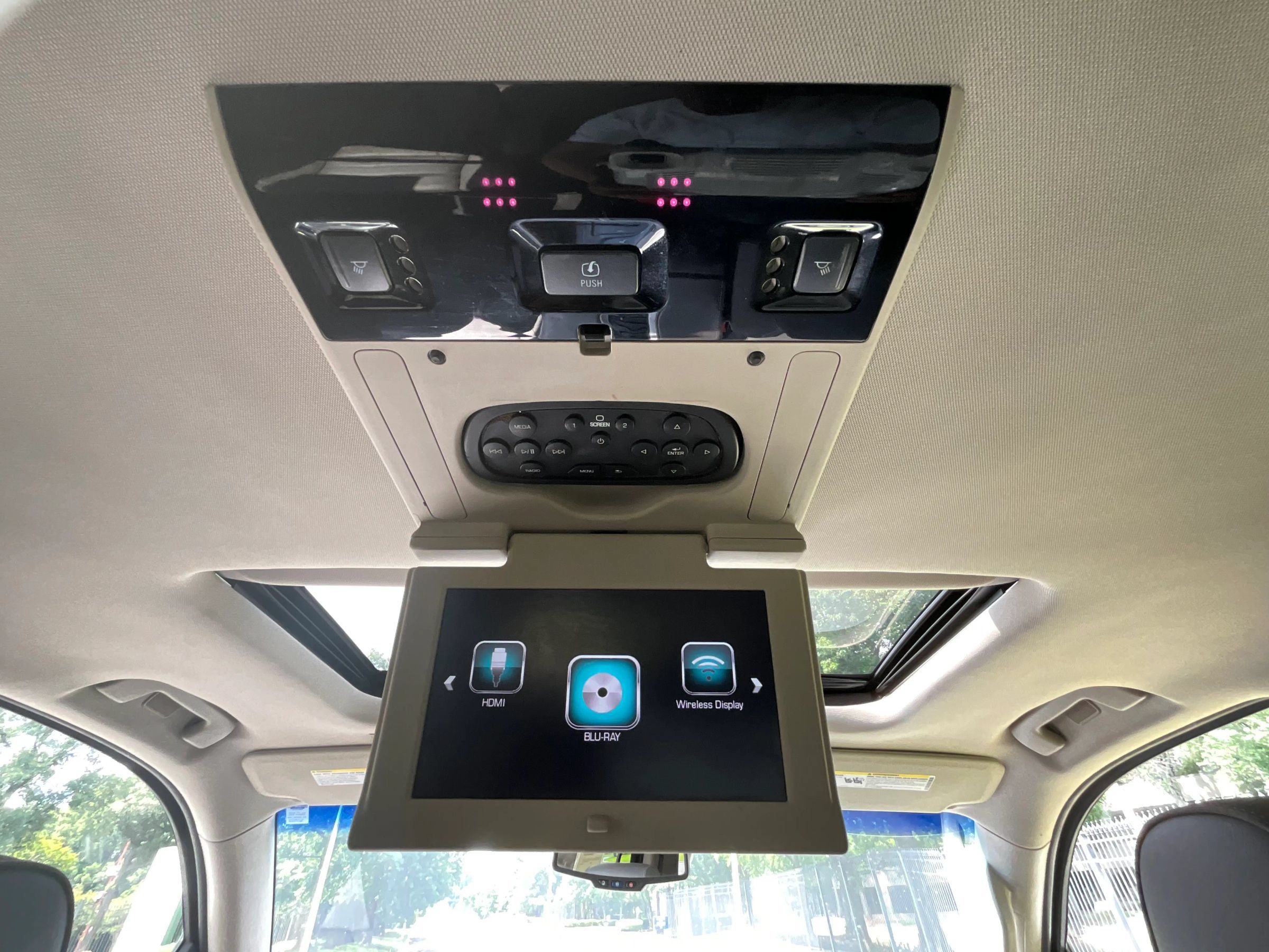 Used 2020 GMC Yukon Denali w/ Open Road Package RWD image 21