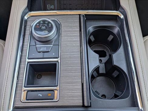 Used 2024 Ford Expedition Limited image 9