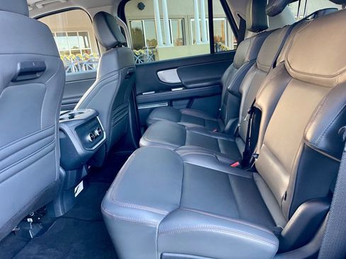 Used 2025 Ford Expedition Active image 12