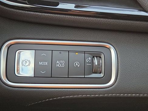 Certified 2025 Buick Enclave Preferred FWD image 46