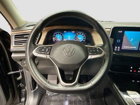Used 2025 Volkswagen Atlas SE AWD/4WD image 12