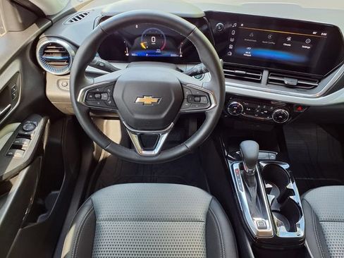 Certified 2026 Chevrolet Trax LT w/ LT Convenience Package FWD image 6