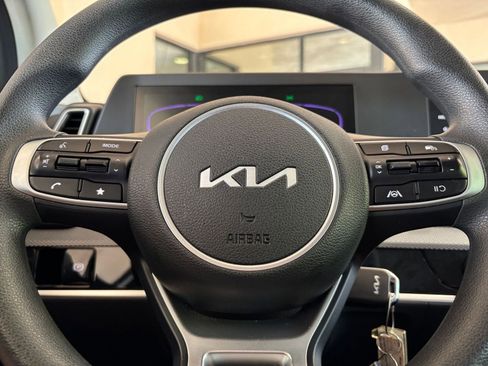 Used 2025 Kia Sportage LX FWD image 27