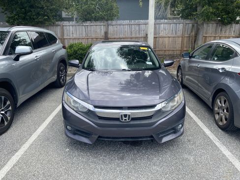 Used 2017 Honda Civic EX-T image 2