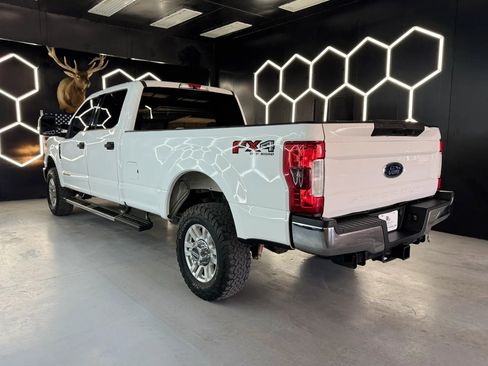 Used 2017 Ford F350 XLT w/ FX4 Off-Road Package image 9