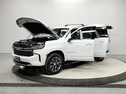 Used 2024 Chevrolet Suburban LT w/ Luxury Package image 11