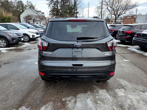 Used 2018 Ford Escape SE w/ SE Sport Appearance Package image 4