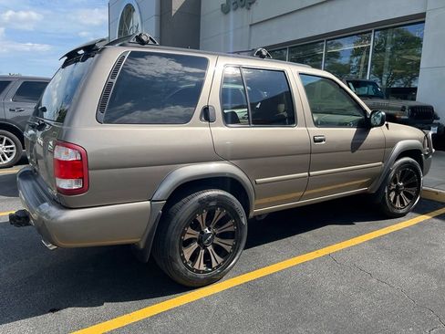Used 2001 Nissan Pathfinder SE AWD/4WD image 8
