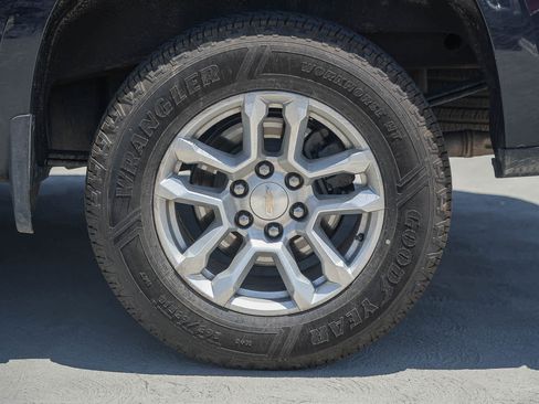 Used 2022 Chevrolet Silverado 1500 LT AWD/4WD image 12