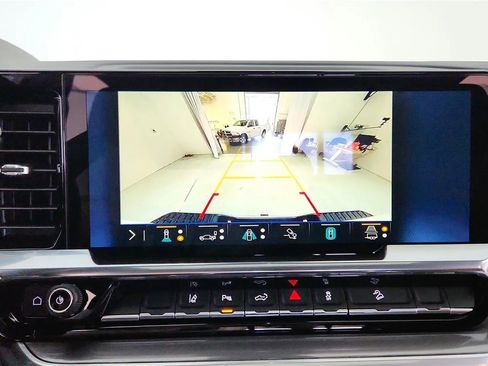 Used 2024 Chevrolet Silverado 2500 High Country w/ High Country Premium Package image 45