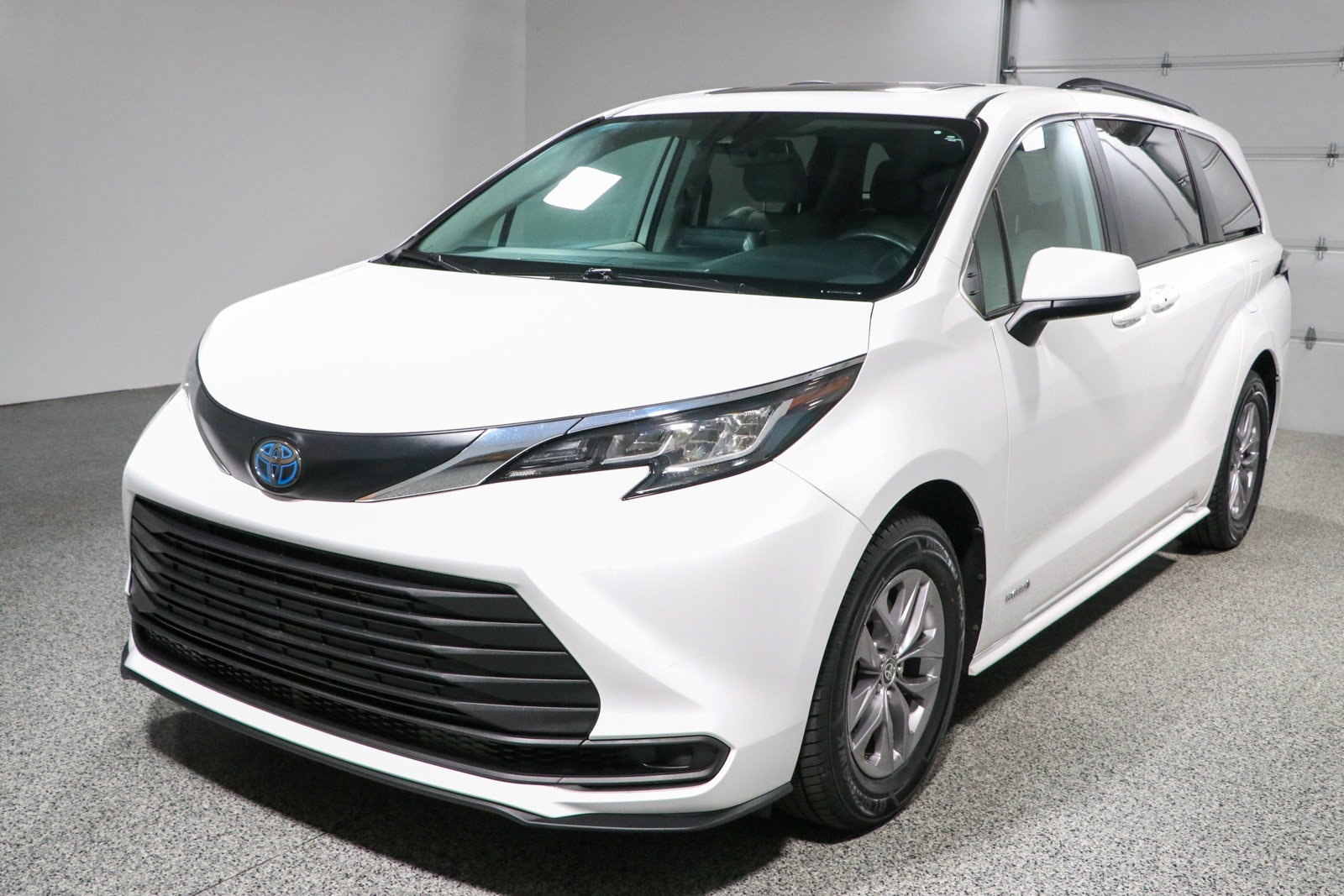 Used 2021 Toyota Sienna LE w/ LE Plus Package FWD image 33