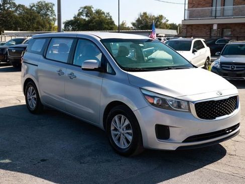 Used 2018 Kia Sedona L image 17