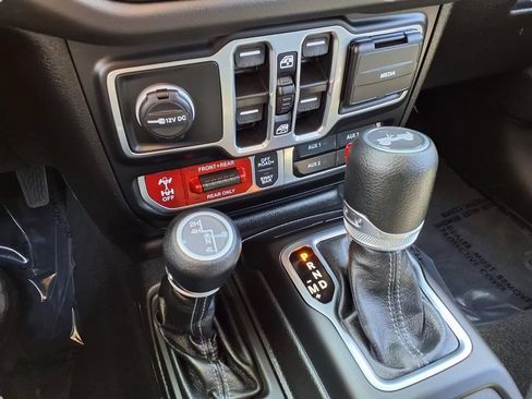 Used 2025 Jeep Wrangler Unlimited Rubicon AWD/4WD image 11