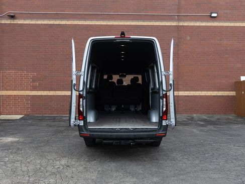 Used 2025 Mercedes-Benz Sprinter 2500 image 32
