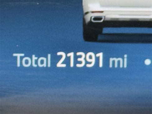 Used 2024 BMW X7 xDrive40i w/ Premium Package image 2