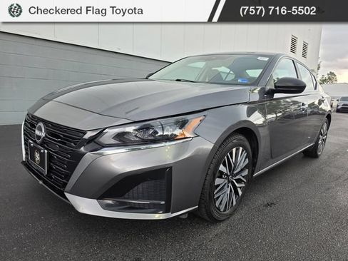 Used 2025 Nissan Altima 2.5 SV FWD image 1
