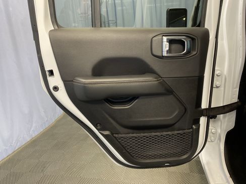 Used 2024 Jeep Wrangler Sahara image 16