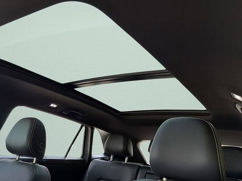 Used 2024 Volkswagen Atlas Cross Sport SEL image 16