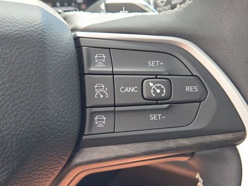 Used 2023 Jeep Grand Cherokee L Limited AWD/4WD image 34
