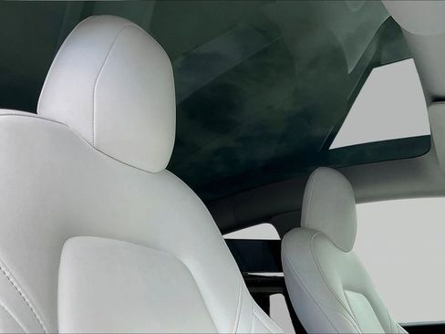 Used 2021 Tesla Model Y 2WD image 25
