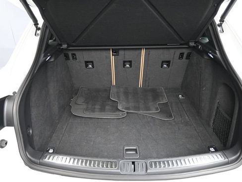 Certified 2022 Porsche Macan AWD/4WD image 27