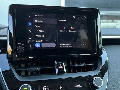 Used 2025 Toyota Corolla LE image 23