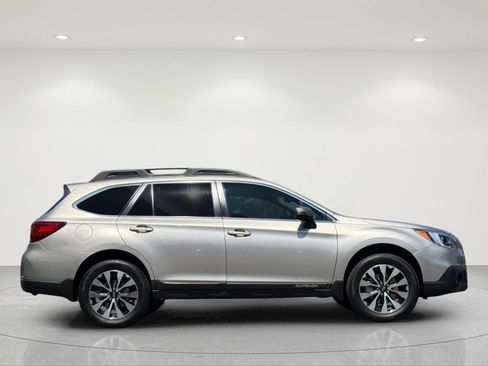 Used 2017 Subaru Outback 3.6R Limited AWD/4WD image 6