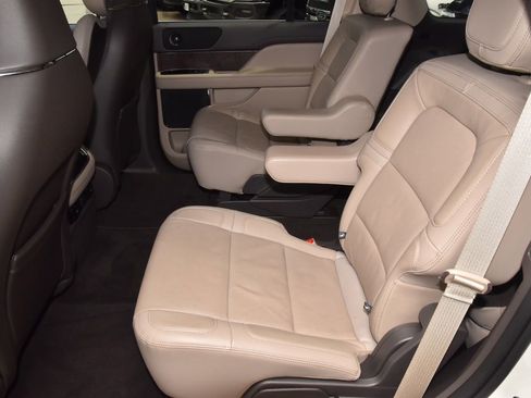 Used 2022 Lincoln Navigator Reserve AWD/4WD image 14